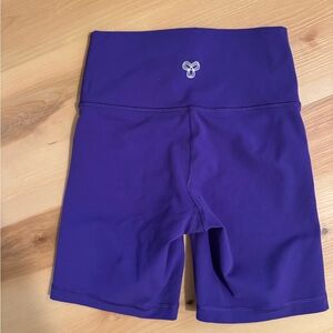 Aritzia TNA BUTTER Cheeky Hi-Rise Biker Short